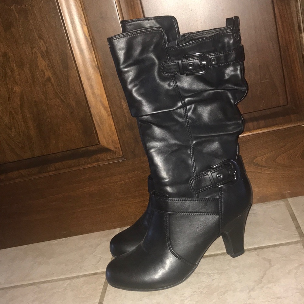 Cute black booties with heels!